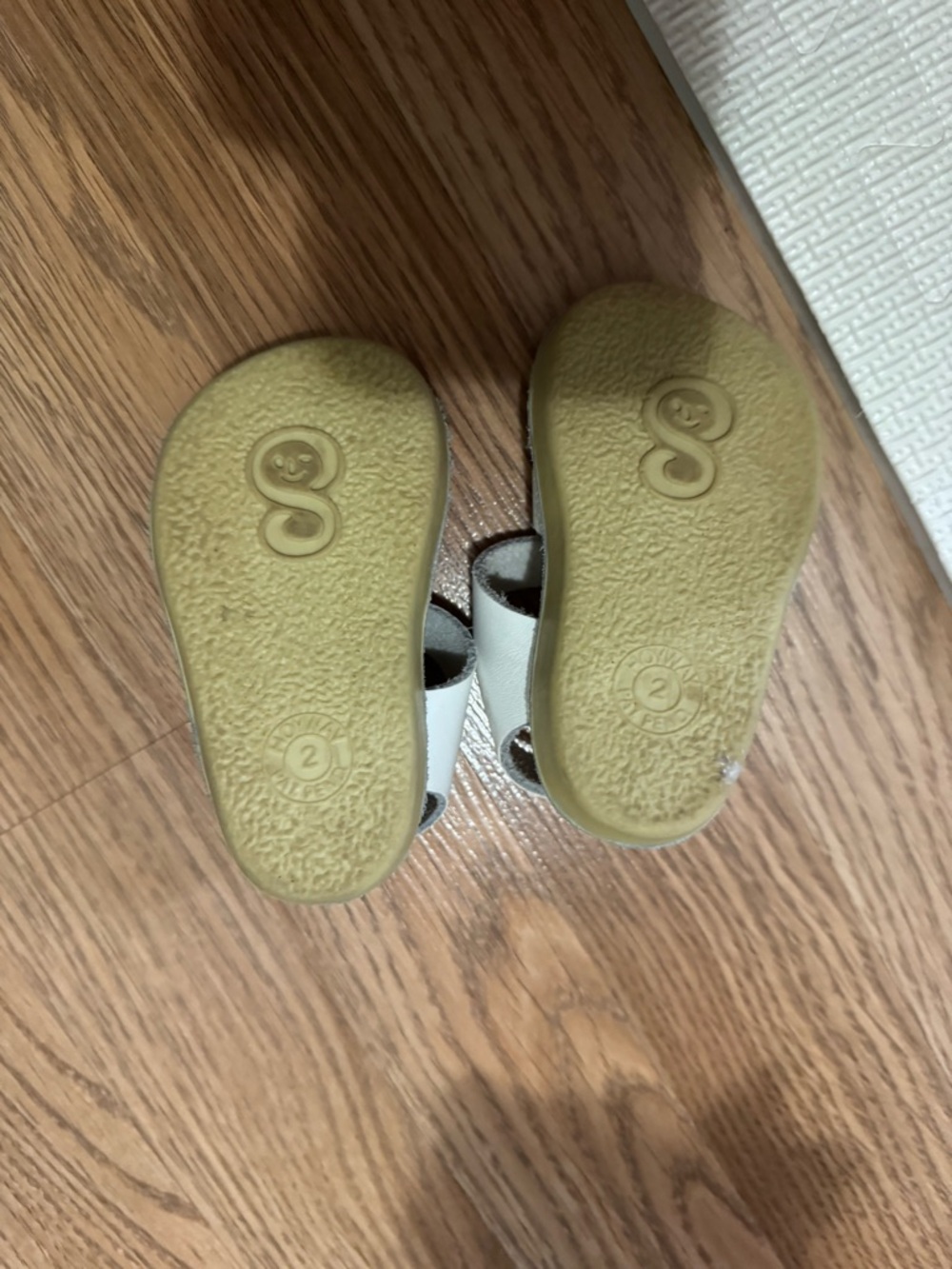 Toddler White Buckle Sandals with Adjustable Straps - Picture 2 of 2